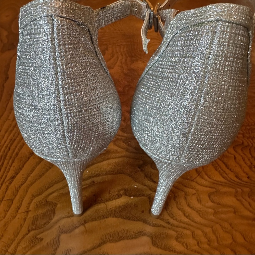 Kelly & Katie Heals with a Beautiful Sparkly Crystal Design. Like new. Size 9.5. - Picture 9 of 10